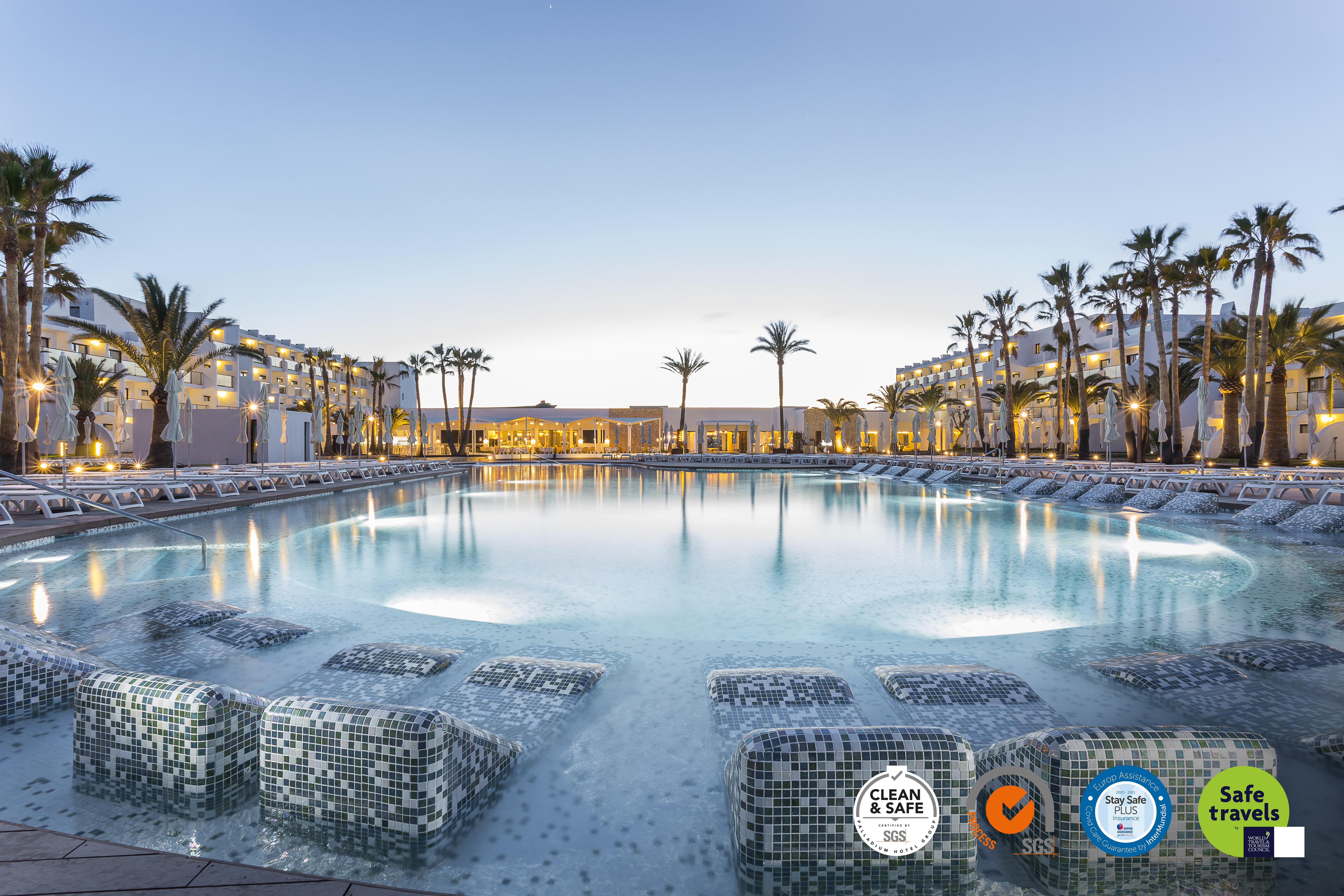 Grand Palladium White Island Resort & Spa Playa d'en Bossa Esterno foto