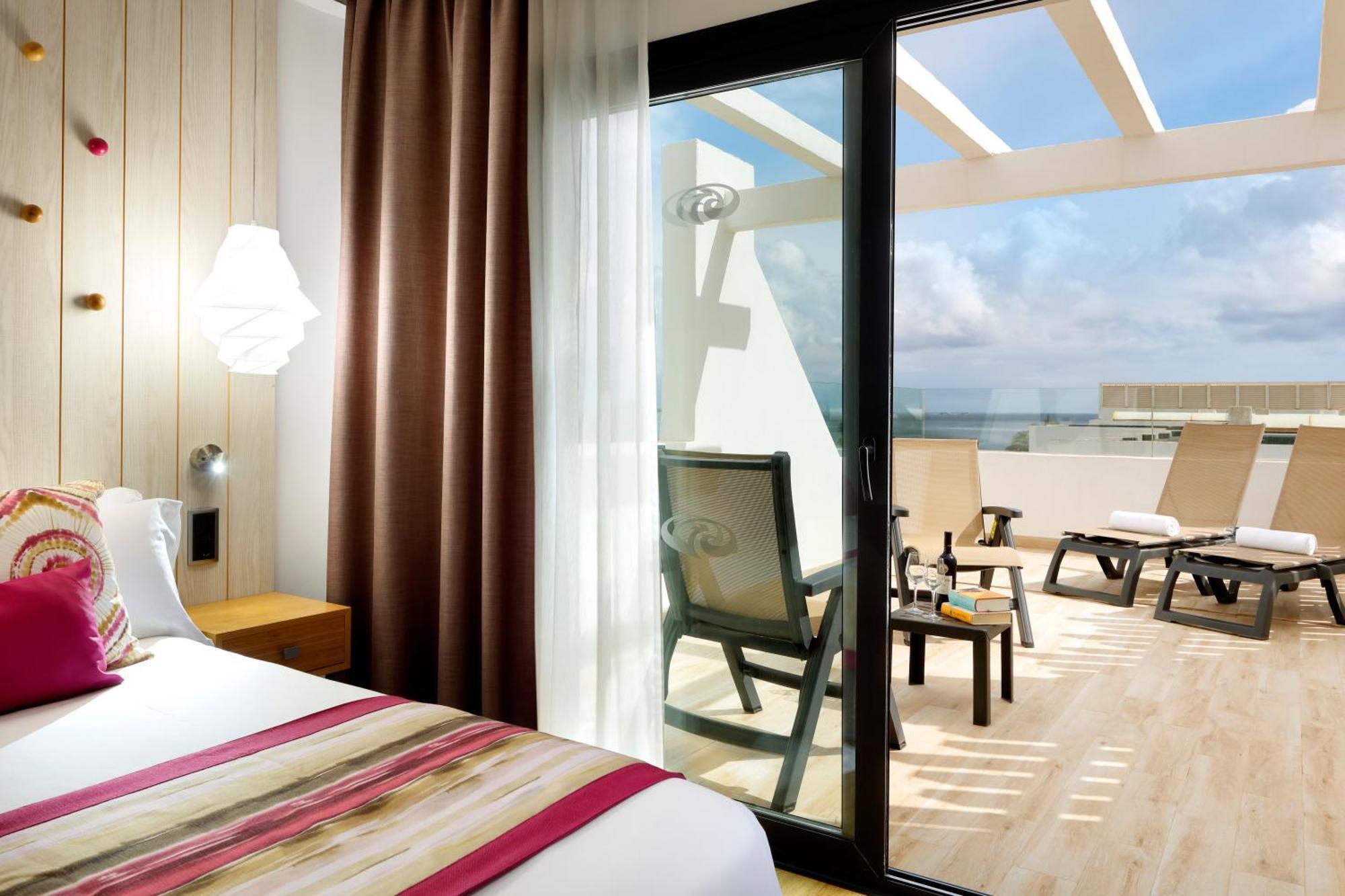 Grand Palladium White Island Resort & Spa Playa d'en Bossa Esterno foto Suite